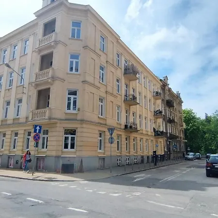 Wieniawska 4 *