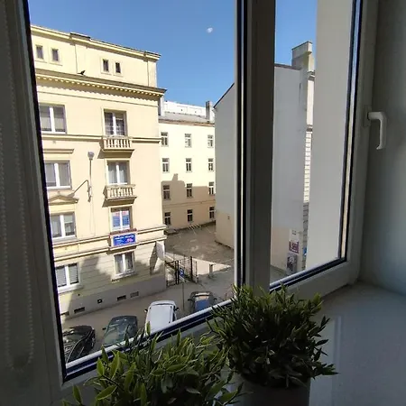 Wieniawska 4 *